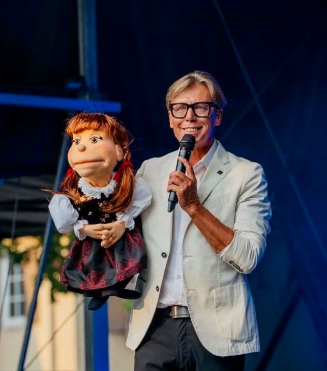 Foto Bauchredner Puppe Bollenhut Open-Air